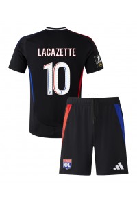 Olympique Lyonnais Alexandre Lacazette #10 Jalkapallovaatteet Lasten Vieraspeliasu 2024-25 Lyhythihainen (+ Lyhyet housut)